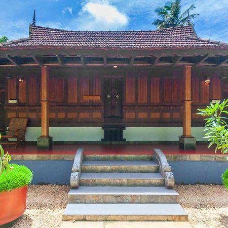 Stayvista At La Riva Heritage Villa With Bicycle Alappuzha Exteriör bild
