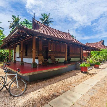 Stayvista At La Riva Heritage Villa With Bicycle Alappuzha Exteriör bild