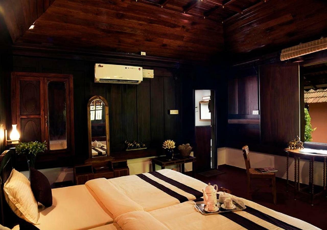 Stayvista At La Riva Heritage Villa With Bicycle Alappuzha Exteriör bild