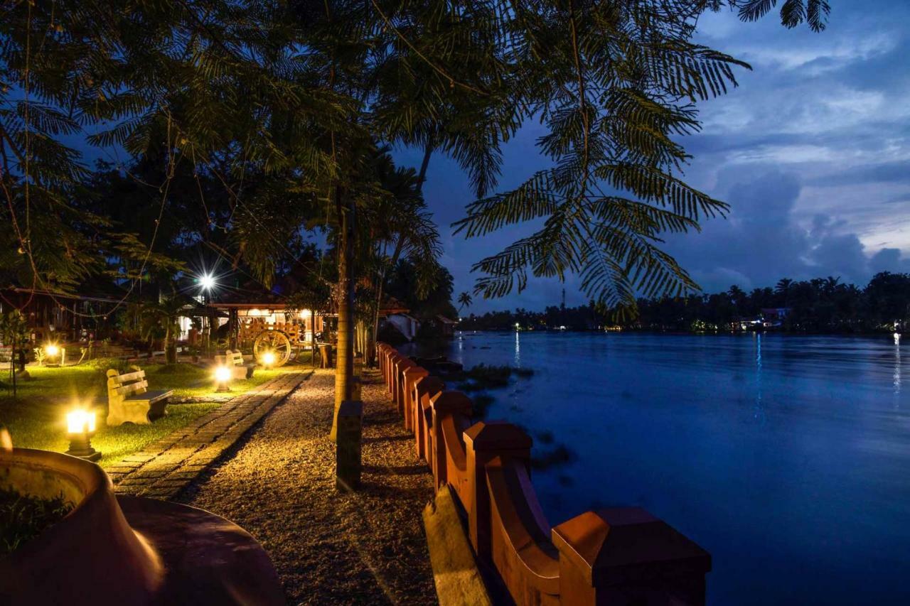 Stayvista At La Riva Heritage Villa With Bicycle Alappuzha Exteriör bild