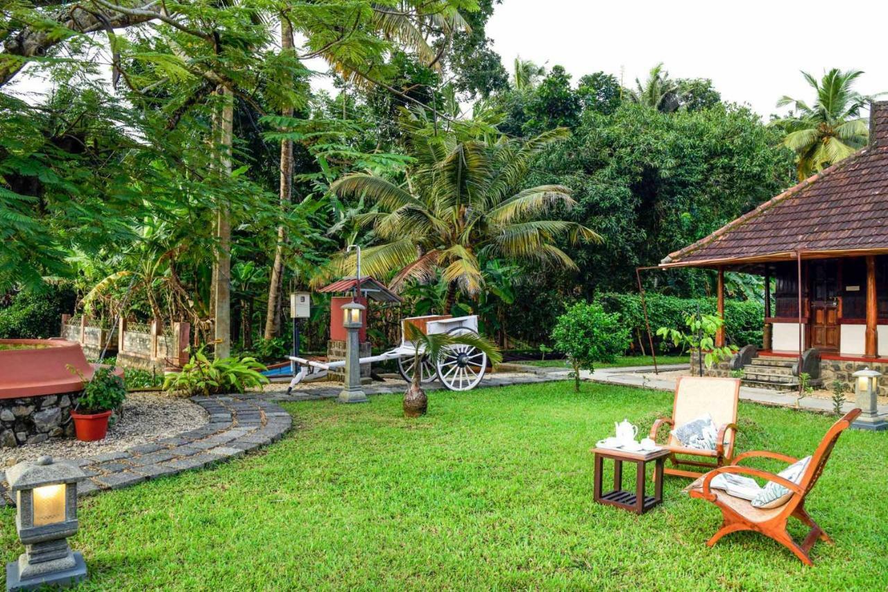 Stayvista At La Riva Heritage Villa With Bicycle Alappuzha Exteriör bild