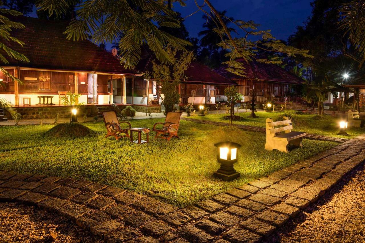 Stayvista At La Riva Heritage Villa With Bicycle Alappuzha Exteriör bild
