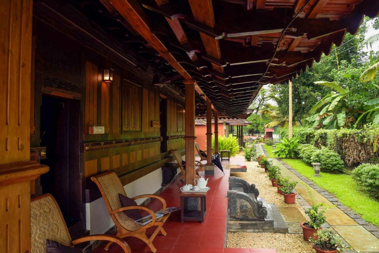 Stayvista At La Riva Heritage Villa With Bicycle Alappuzha Exteriör bild