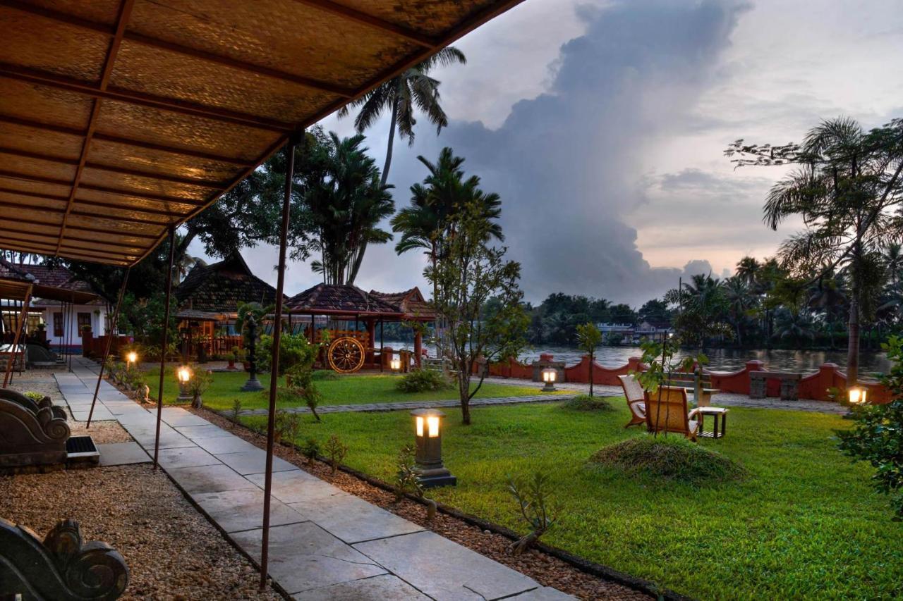 Stayvista At La Riva Heritage Villa With Bicycle Alappuzha Exteriör bild