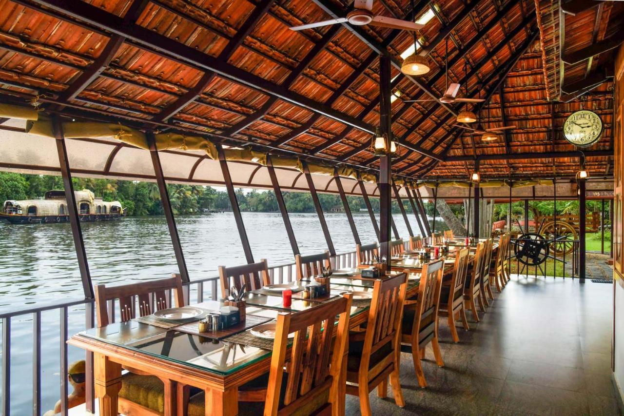 Stayvista At La Riva Heritage Villa With Bicycle Alappuzha Exteriör bild